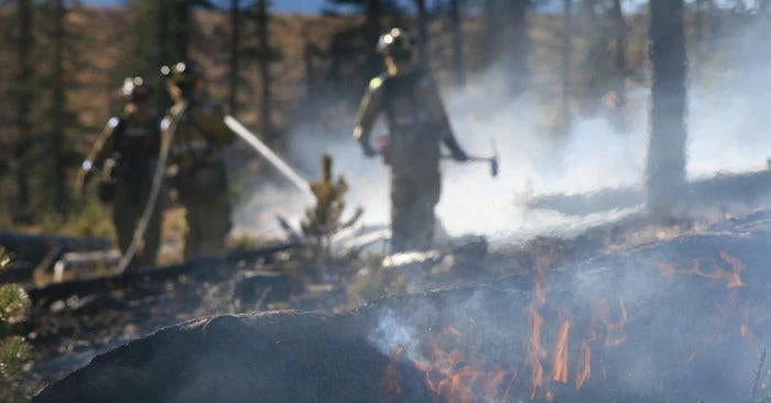 Οδηγίες για την αποφυγή εισπνοής καπνού σε περίπτωση πυρκαγιάς από το ΚΕΕΛΠΝΟ